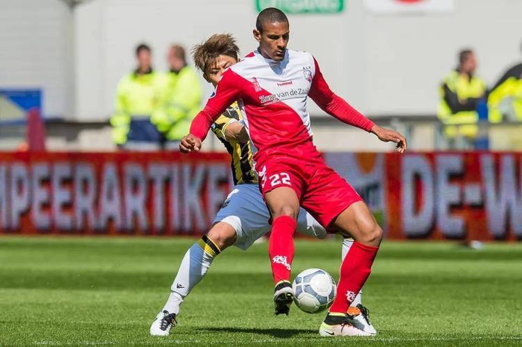 同时仍有 同时仍有